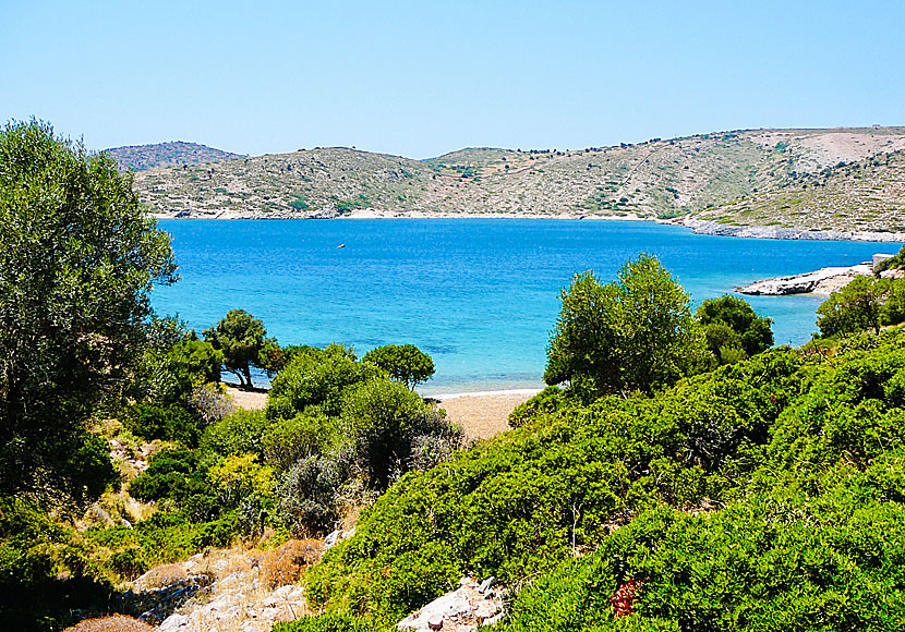 Vandra till Vathi Pigadi beach och andra okända stränder på Agathonissi i Grekland.