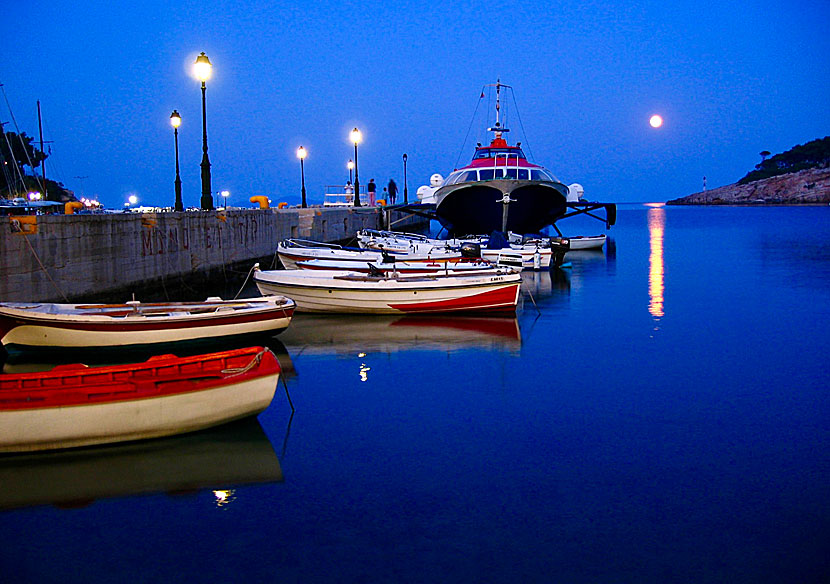 Fullmåne på Alonissos i Grekland.