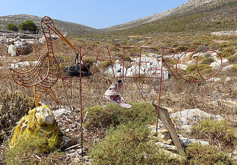 Här börjar vandringen till Katergo beach på Folegandros.