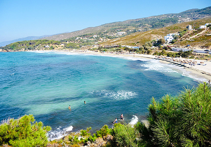 Missa inte Messakti beach när du reser till Armenistis på Ikaria.