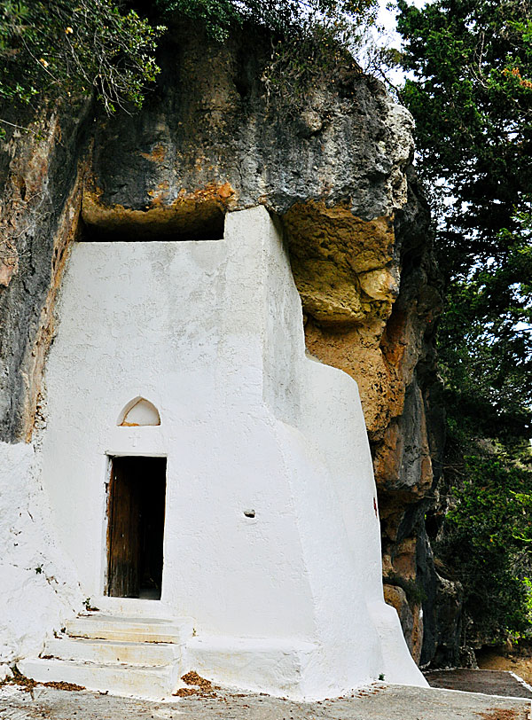 Kyrkor, kapell och kloster i ravinen Mili Gorge på Kreta.