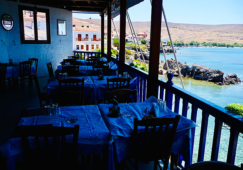 Remezzo Restaurant strax intill det turkiska fortet i Sigri.