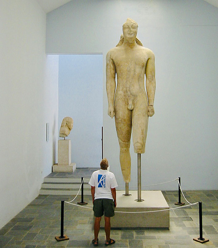 Kouros i Arkeologiska museet i Vathy på Samos.