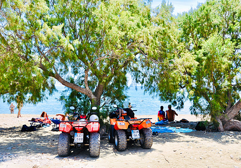 Hyra fyrhjuling och köra till alla fina stränder på Sifnos i Kykladerna.
