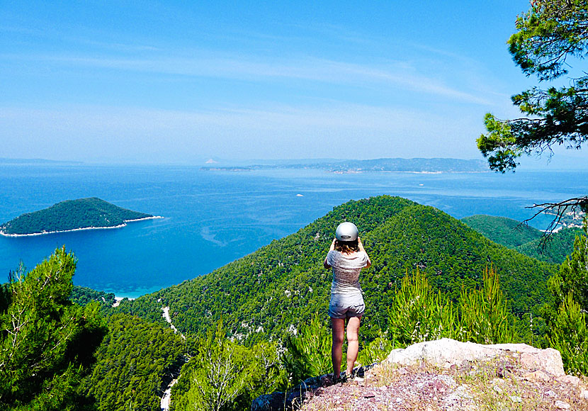 Att upptäcka vackra Skopelos med bil, moped, cykel och fyrhjuling.