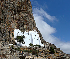 Panagia Chosoviotissa n&auml;ra Chora och Agia Anna p&aring; Amorgos.