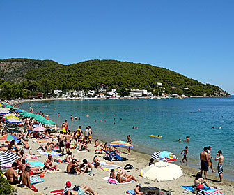 Askeli beach p&aring; Poros.