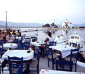 Hamnen p&aring; Elafonissos.
