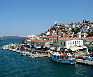 Poros stad.
