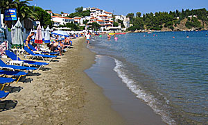Megali Amos n&auml;ra Skiathos stad.