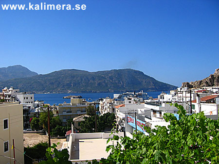 Utsikt från Elias Rooms i Pigadia på Karpathos.