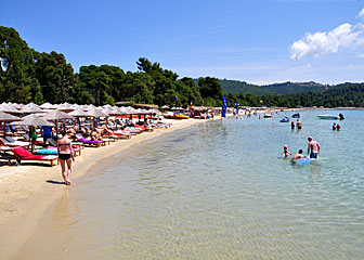 P&aring; Skiathos finns m&aring;nga barnv&auml;nliga sandstr&auml;nder. 