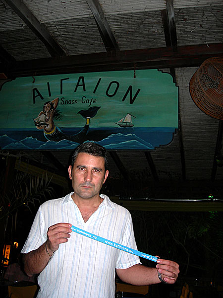 Kosta p&aring; Aigaion cafe. Santorini.