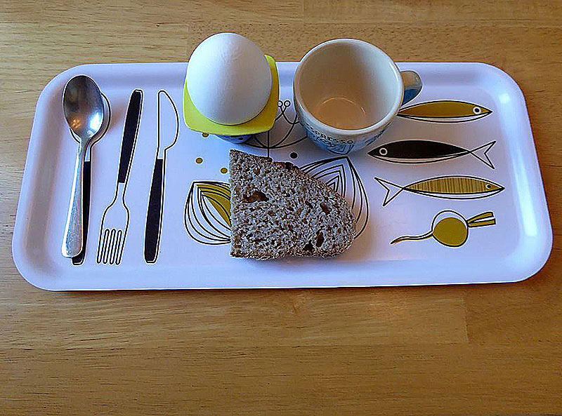 Äta svensk frukost i Grekland.