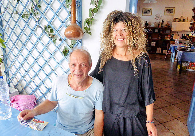Giannis och Voula i Restaurant Glaros på Agathonissi.