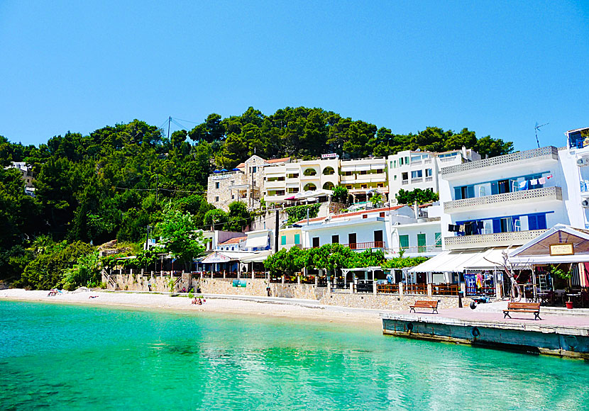 Piratmuseet ligger ovanför stranden i Patitiri på Alonissos.