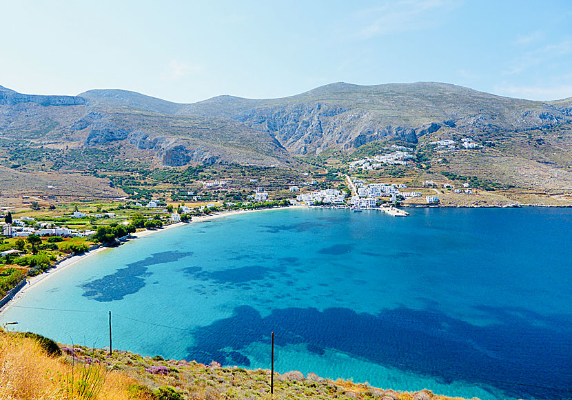 Missa inte den barnvänliga sandstranden i Aegiali när du besöker norra Amorgos. 