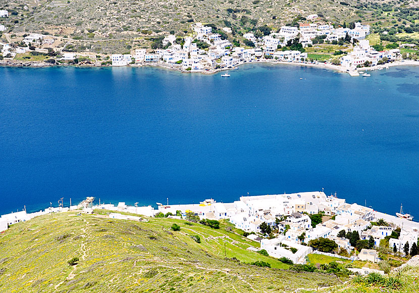 Xilokeratidi och Katapola och där emellan ligger det stora blå. på Amorgos.