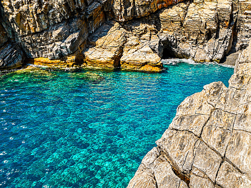 Mouros &auml;r den b&auml;sta stranden p&aring; Amorgos f&ouml;r dig som vill snorkla. 
