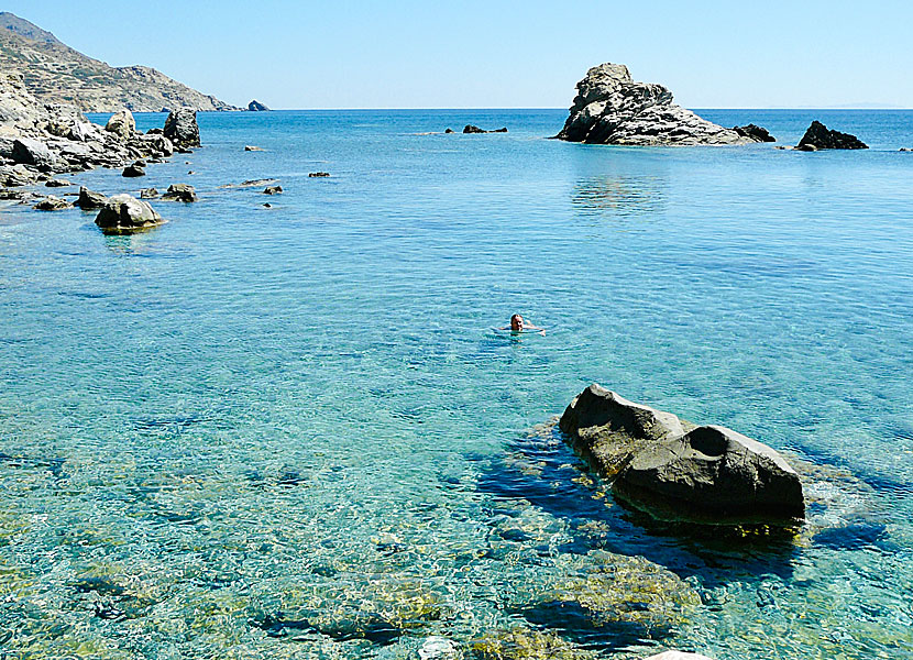 Nudiststranden Amoudi beach på Amorgos. 