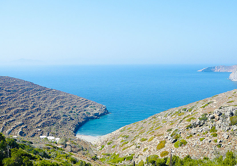 Tyrokomos beach under den lilla byn Lefkes på Amorgos.