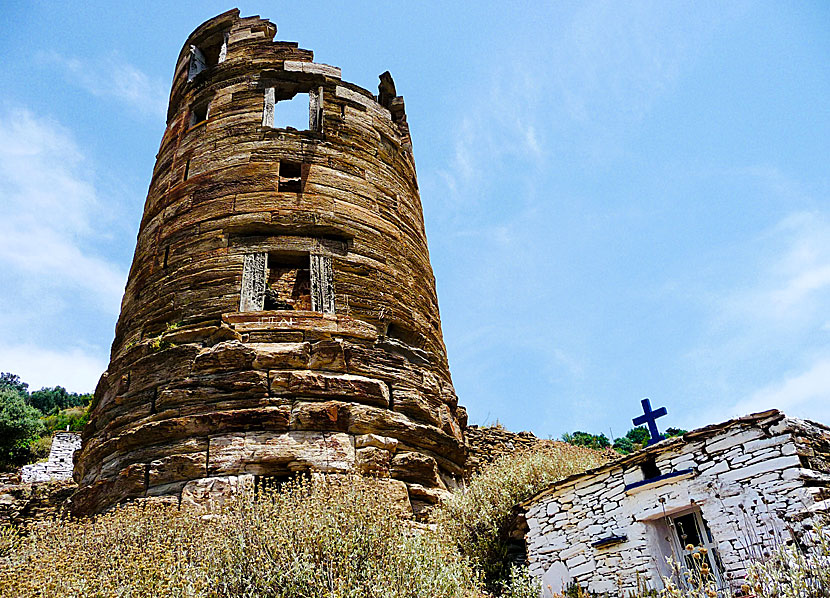 Agios Petros tower och Agios Petros church. 