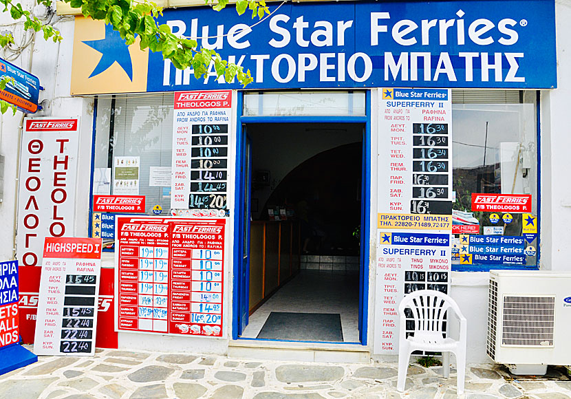 I Gavrio finns resebyråer där du köper biljetter till bland annat Blue Star Ferries färjor. 