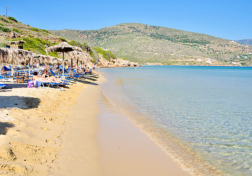 Missa inte Chryssi Ammos beach när de besöker Agios Petros beach på Andros.