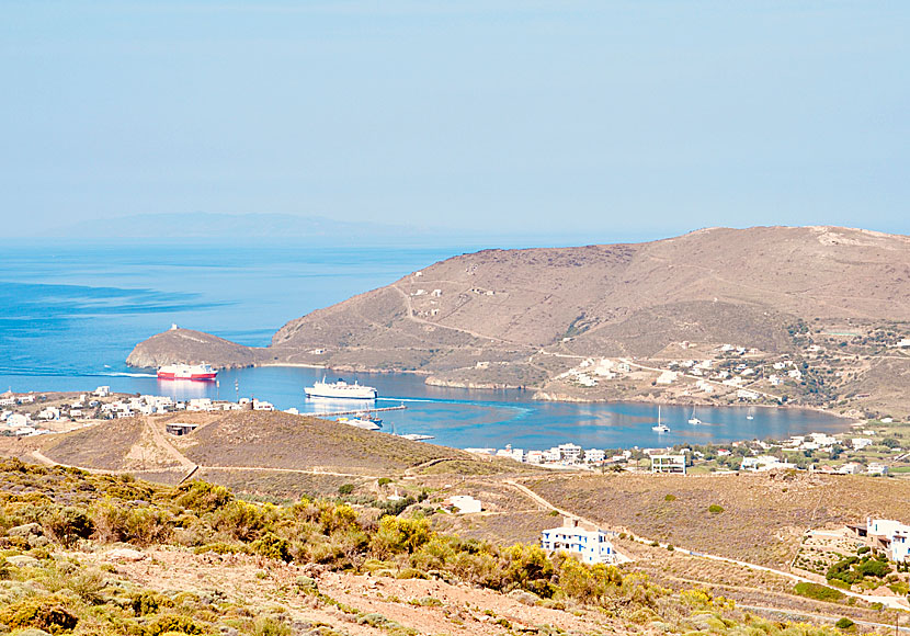 Hamnen i Gavrio på Andros är en av Kykladernas mest trafikerade hamnar. 
