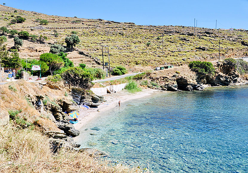 Stivari beach en kilometer norr om Batsi på Andros.