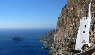 Amorgos &auml;r l&auml;sarnas dr&ouml;mresm&aring;l f&ouml;r fj&auml;rde &aring;ret i rad. 