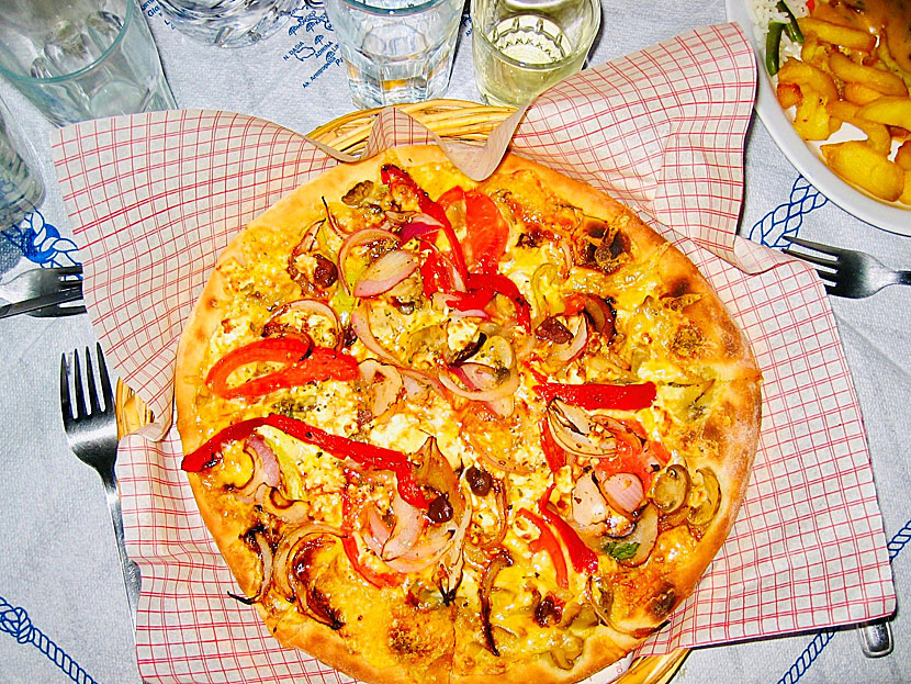 Pizza på Taverna Nostos i Skopelos stad.