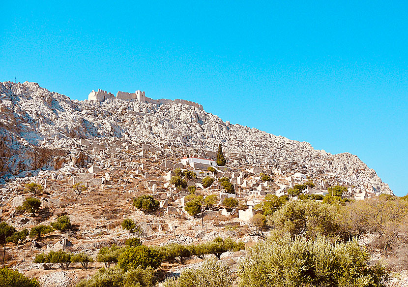 Den obebodda byn Chorio på Chalki är lik den obebodda byn Mikro Chorio på Tilos.
