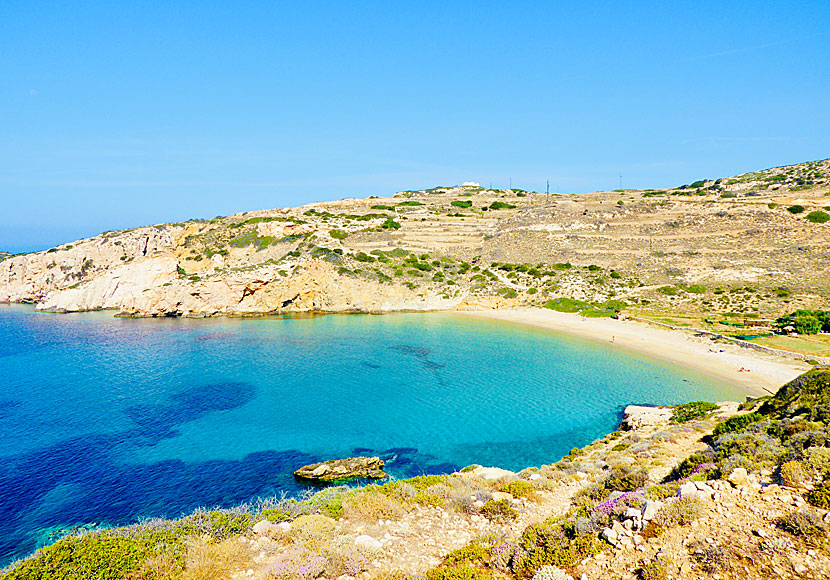 Nudiststranden Kedros beach på Donoussa. 