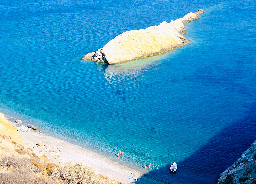 Katergo beach p&aring; Folegandros i Kykladerna.