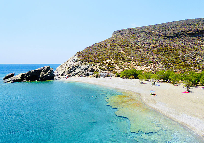 Nudiststranden Agios Nikolaos beach på Folegandros. 
