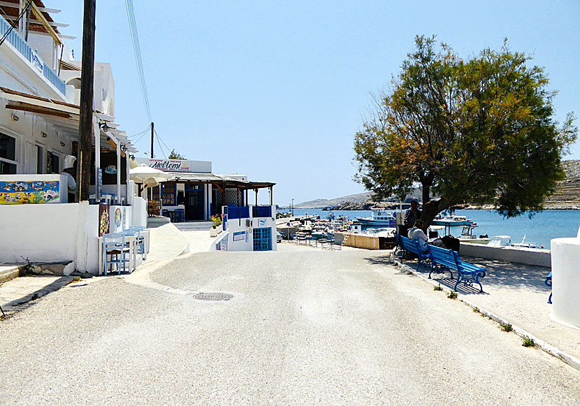 Restauranger och tavernor i Folegandros hamn Karavostasi.