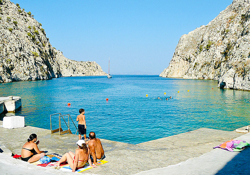 Bada i byn Rina i Vathydalen på Kalymnos.