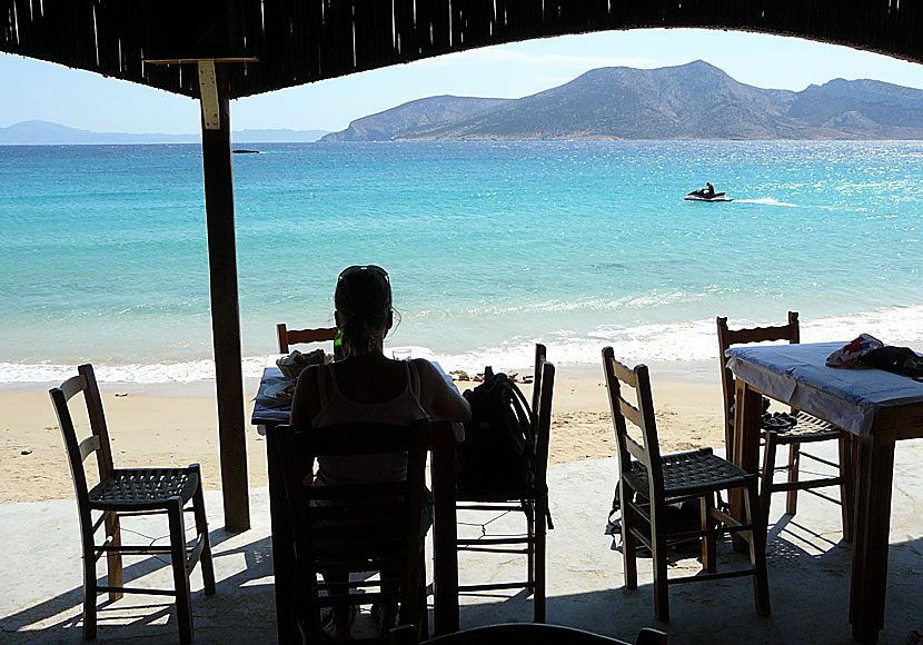 Lunch på Finikas Taverna på Koufonissi.