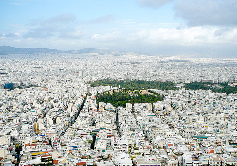 Lycabettus är Atens högsta berg och meter 277 meter över havet.