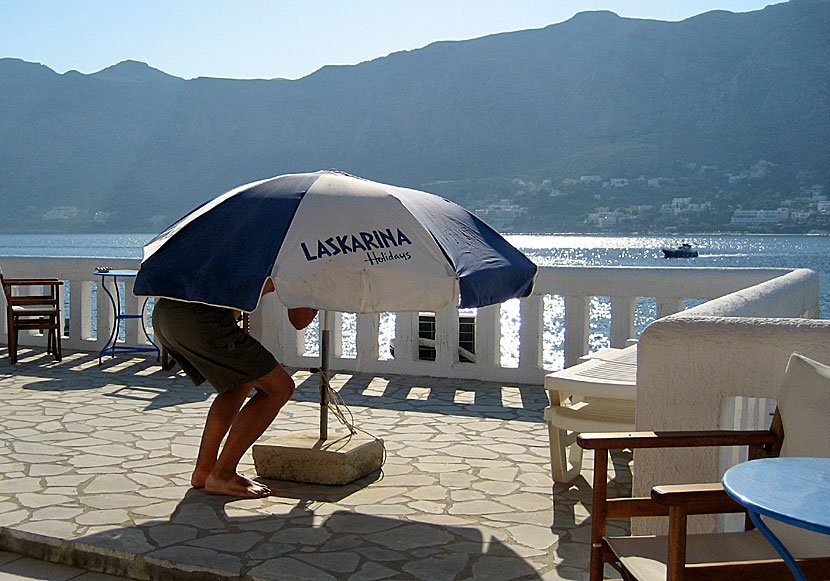 Äta frukost på Telendos med Laskarina och utsikt över Massouri och Myrties på Kalymnos.