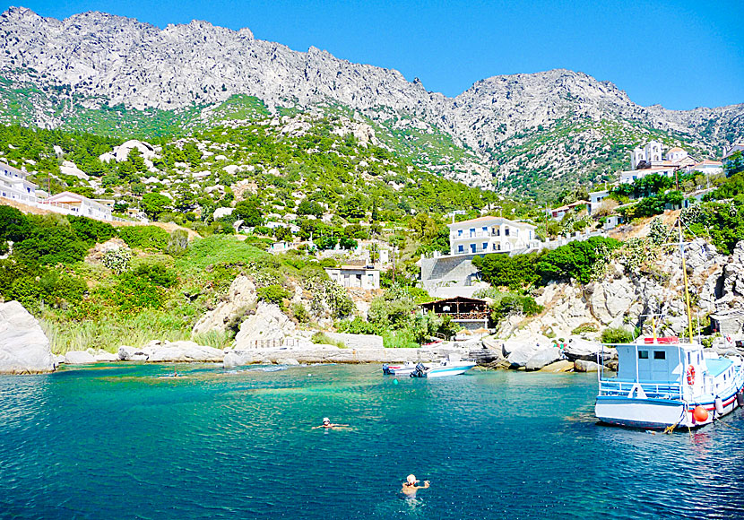 Missa inte den mysiga byn Magganitis när du besöker Seychellerna beach på Ikaria.