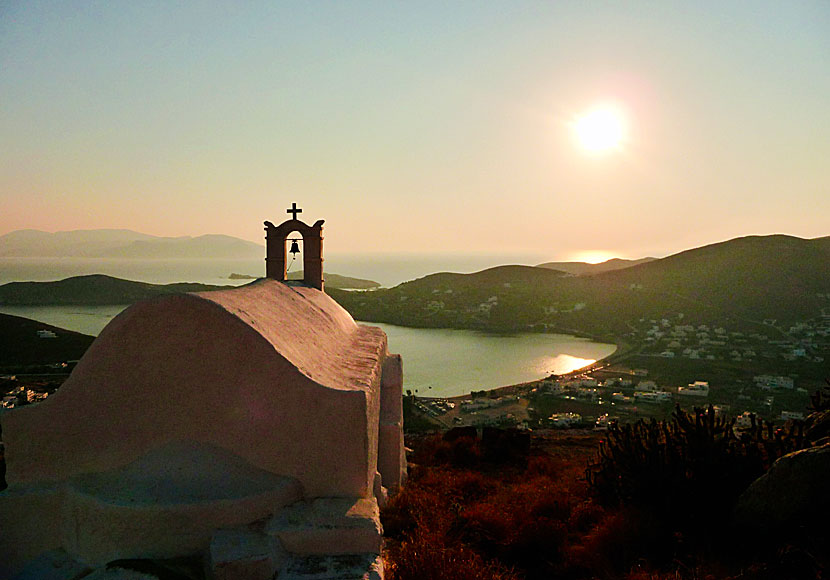 Solnedgången sett från Agios Georgios church ovanför Chora.