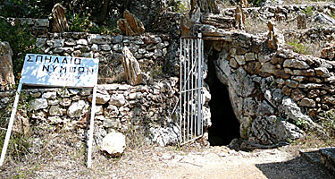 Jurasic Park och nymfernas mörka grotta på Ithaka, där Odysseus gömde sin skatt. 