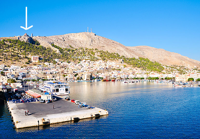 Nunneklostret Agios Savvas syns från stora delar av Pothia på Kalymnos.