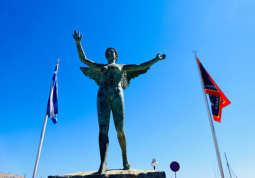 Statyn över gudinnan Nike i Pothia på Kalymnos är gjord av den lokala skulptören Michalis Kokkinos.