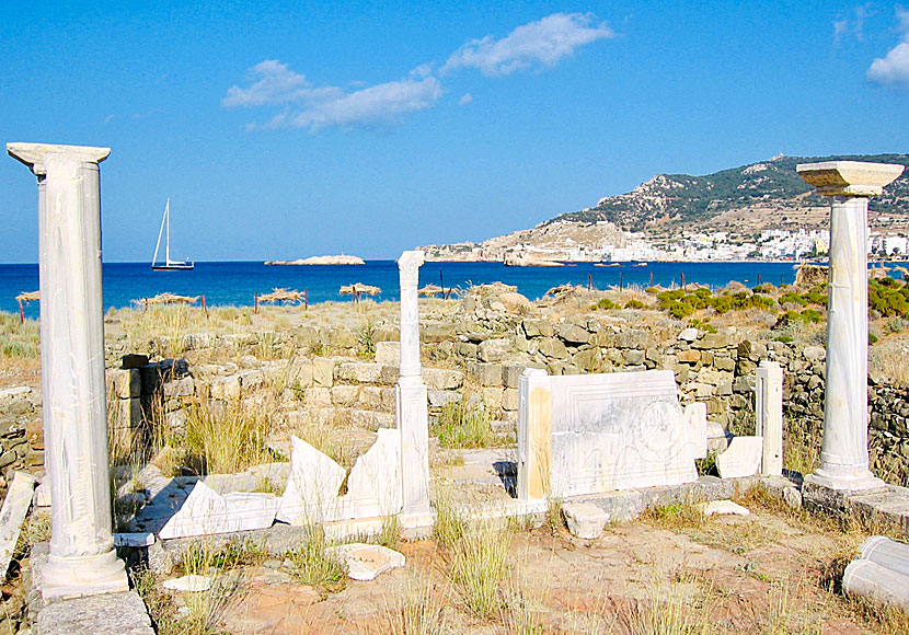 Ancient Potideon och kyrkan Agia Fotini i Pigadia på Karpathos.