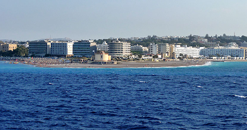 Rhodos stad. Elli beach till vänster och Windy beach till höger.