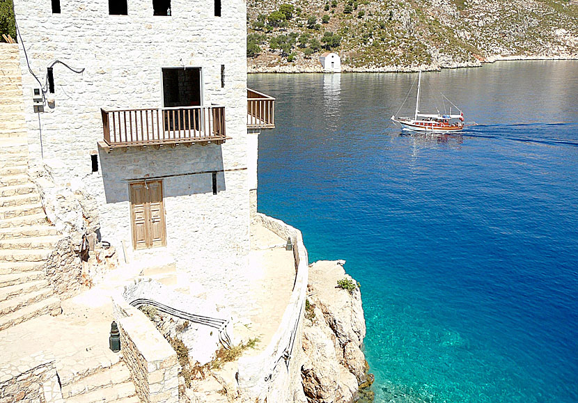 Vattnet som omger Kastellorizo är förföriskt inbjudande och snorkelvänligt.