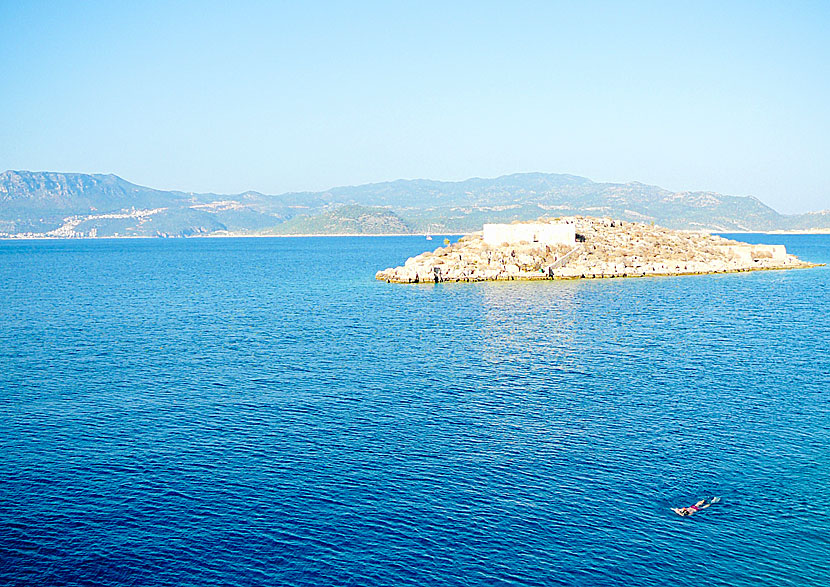 Utanför Kastellorizo finns flera mindre öar där det också är snorkelvänligt.